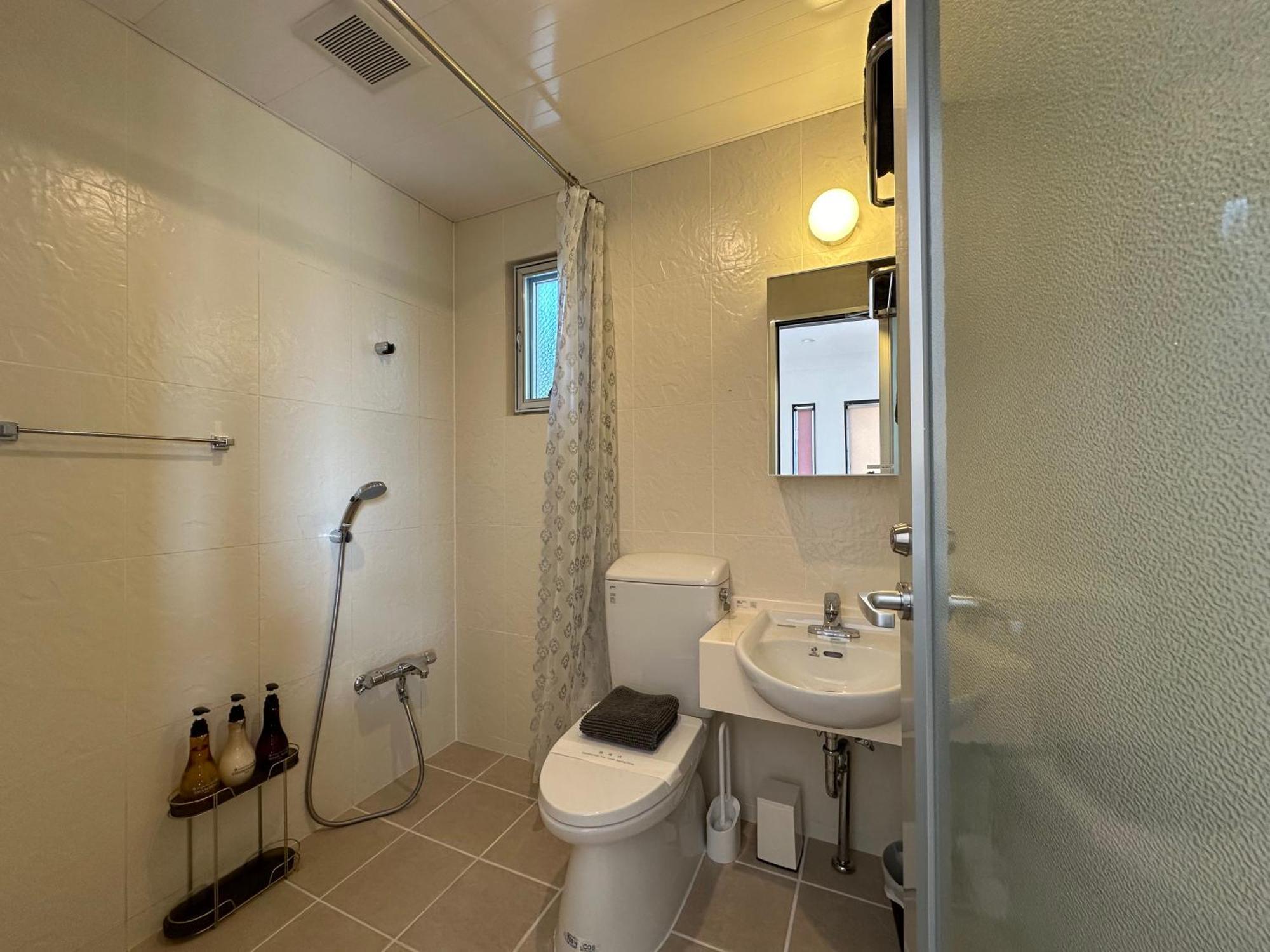 White Reef Apartment Uruma Exterior foto